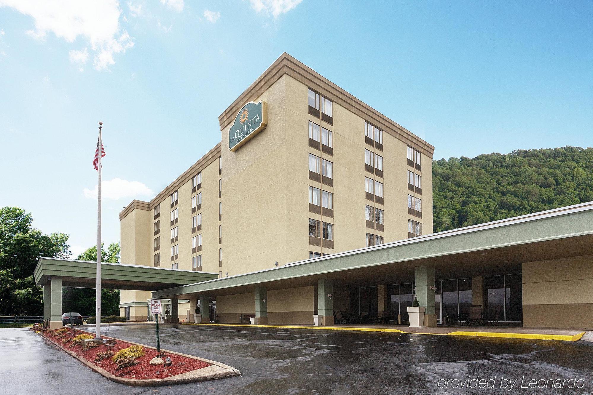 La Quinta Inn & Suites Pittsburgh North Exteriör bild